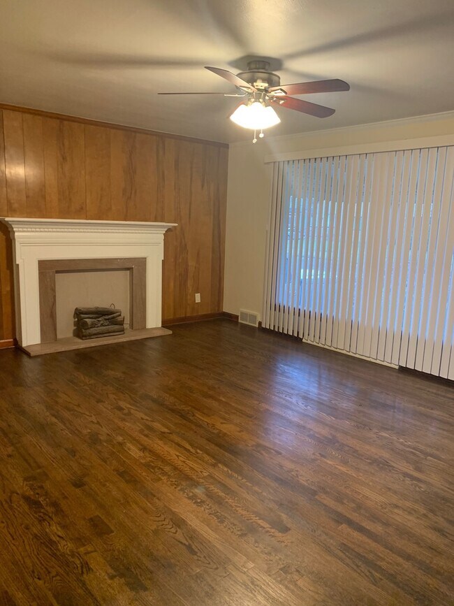 Primary Photo - 212 E Kline St