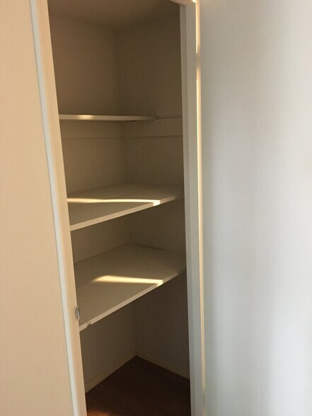 Building Photo - 810 N Forklanding Rd