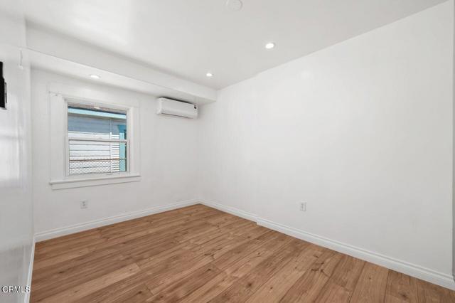 Building Photo - 1418 W 69th St