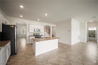 Building Photo - 4234 Bluegrass Dr