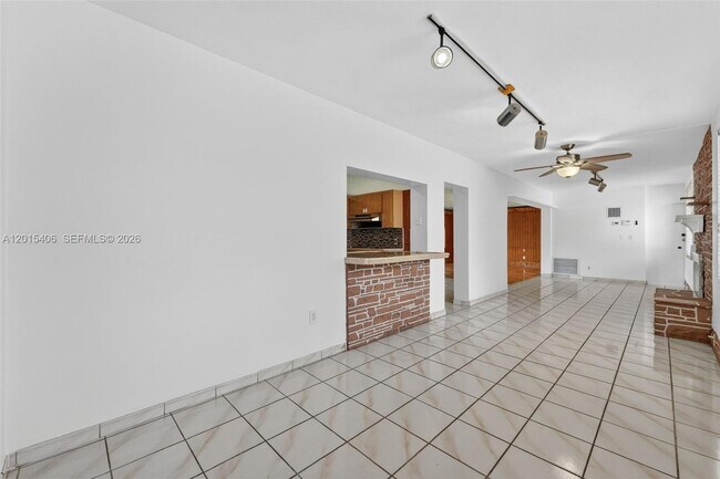 Building Photo - 1401 NE 200th Terrace