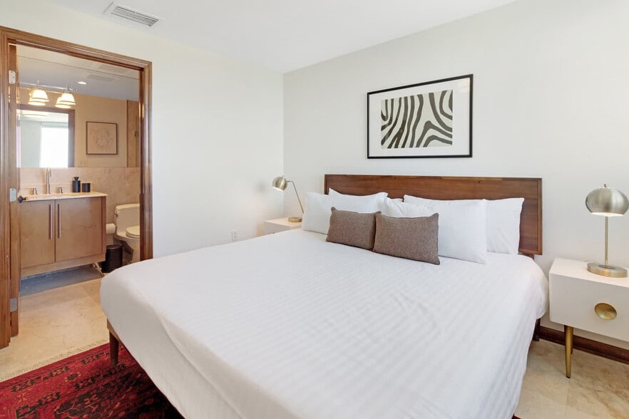 Building Photo - 7939 East Dr