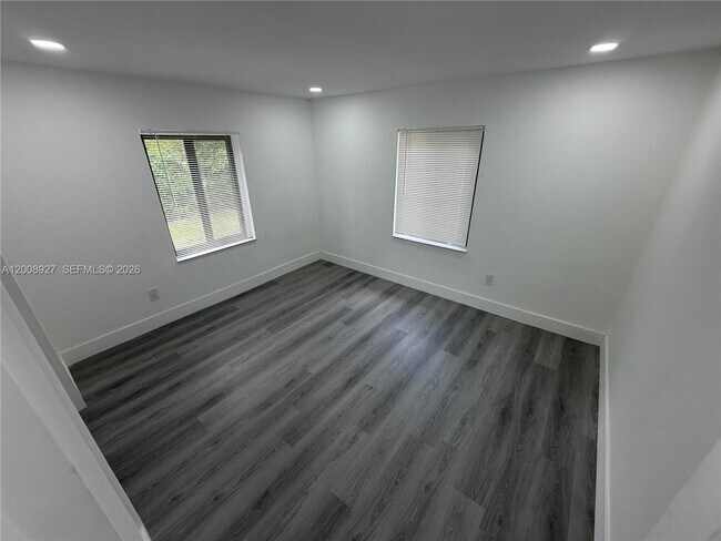 Building Photo - 13885 NW 5th Ave