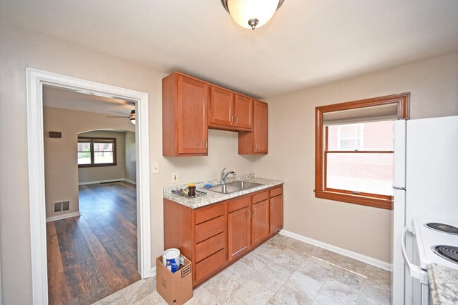 Building Photo - 27 Pleasant Ridge Ave