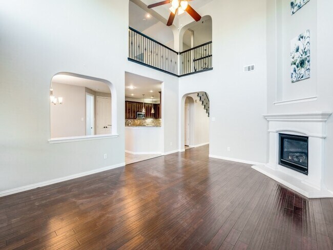 Building Photo - 3250 Woodbine Tr