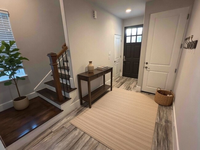 Building Photo - 5640 Larkin St