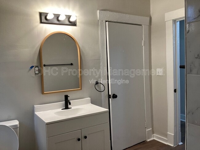 Building Photo - 2207 Bell St