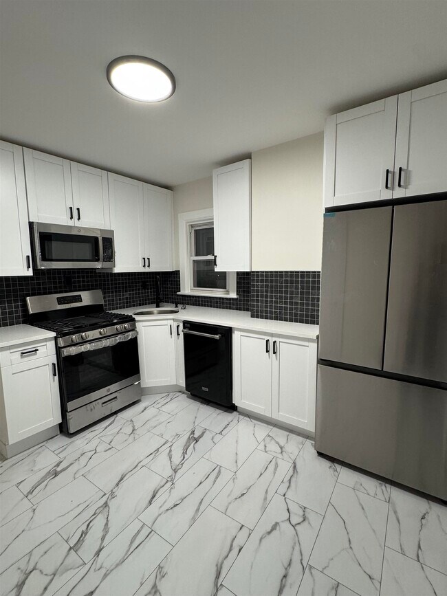 Building Photo - 1417 6th St