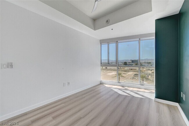 Building Photo - 4575 Dean Martin Dr