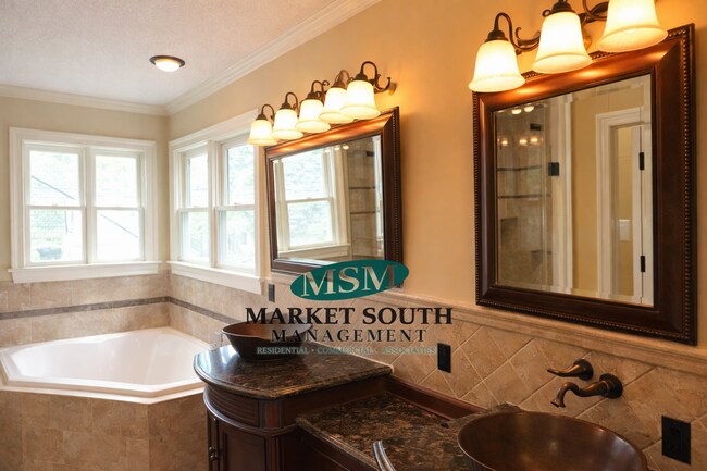 Building Photo - **APPLICATION PENDING!! SOUTHBRIDGE BEAUTY- AVAILABLE NOW!