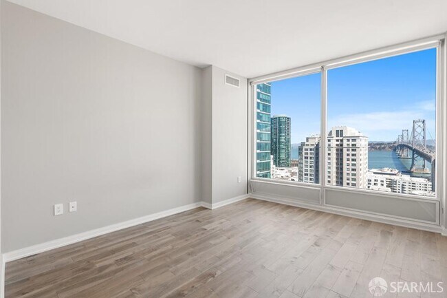 Building Photo - 425 1st St