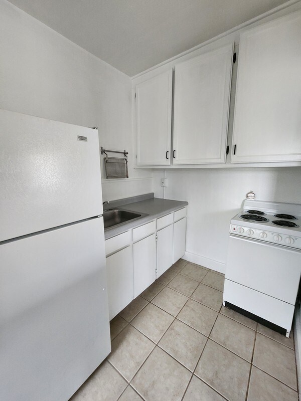 Building Photo - 550 S 500 E
