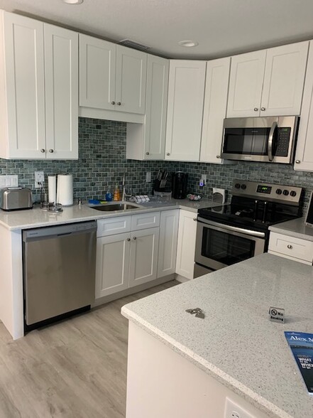 Kitchen - 1 Vista Palm Ln