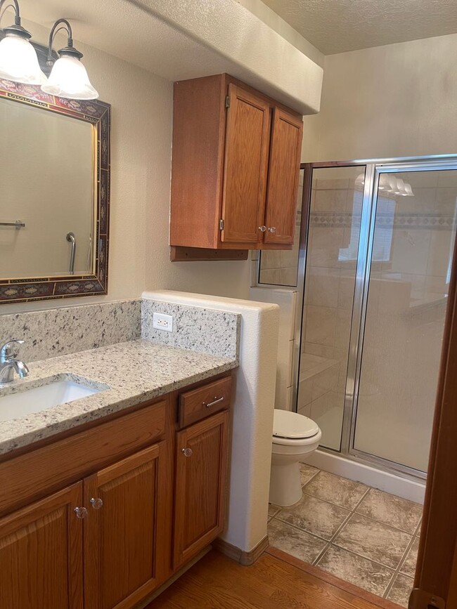 Building Photo - Gate community charming two bedroom two ba...