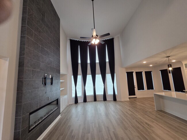 Building Photo - 10507 Cloud Shimmer Trce