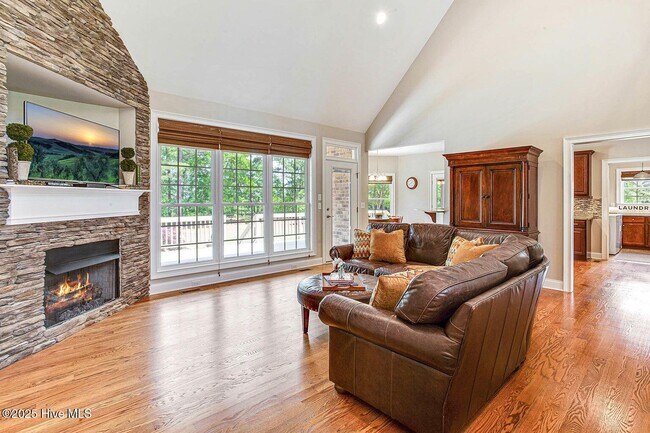 Building Photo - 103 Tomahawk Ct