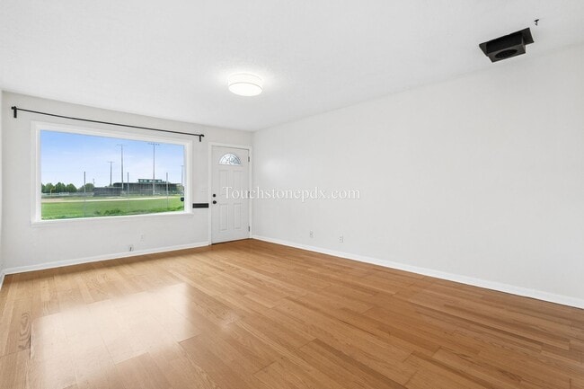 Building Photo - Updated NE Portland Home w/Fenced Yard and Upgrades!