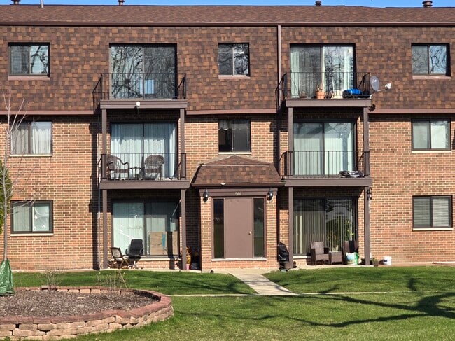 Primary Photo - 501 McHenry Rd