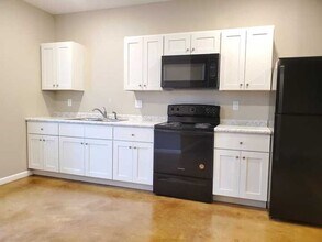 Building Photo - 142 Cane Creek Ln