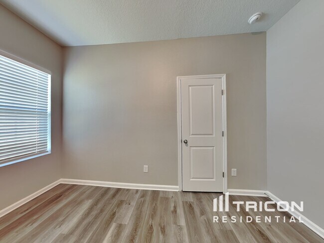 Building Photo - 15121 Sora St