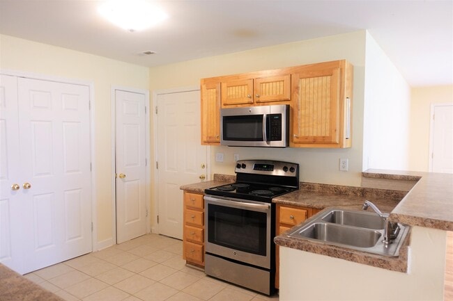 Building Photo - 129 River Oaks Cir