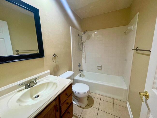 Building Photo - Beautiful 3 Bedroom Home with Covered Patio in Ridge Creek