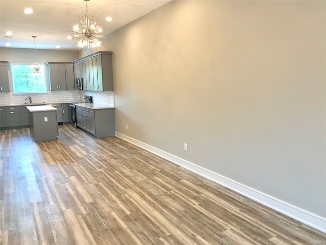 Building Photo - 1111 Edwards St