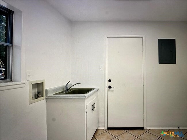 Building Photo - 1250 E Common St