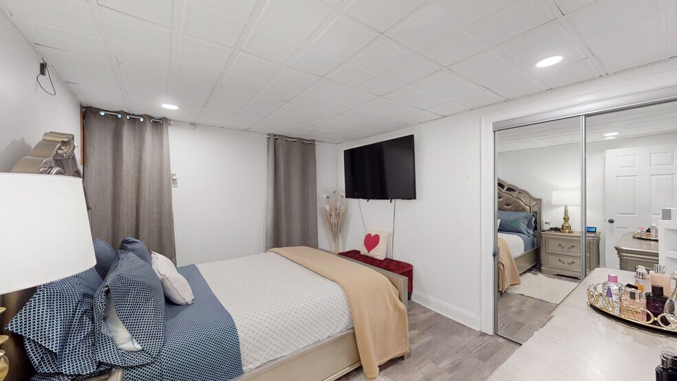 Building Photo - 14 Glenville Ave