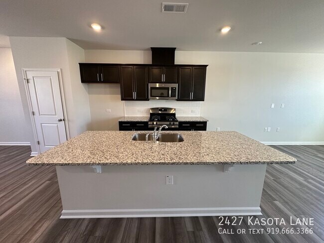 Building Photo - 2427 Kasota Ln