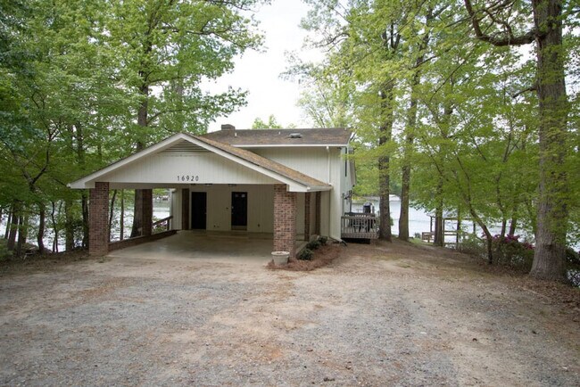 Building Photo - 16920 Landover Rd