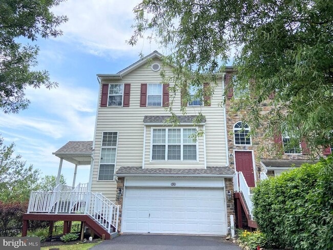 Primary Photo - 201 Yorktown Ct