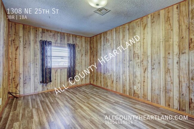 Building Photo - 1308 NE 25th St