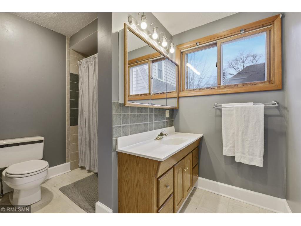 Building Photo - 1522 Minnehaha Ave W