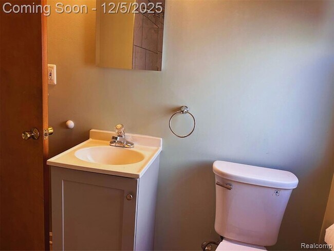 Building Photo - 110 Hamata Ave