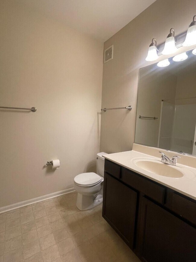 Building Photo - 2250 Aurora Dr
