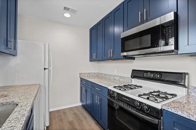 Building Photo - 2615 Ektom Dr