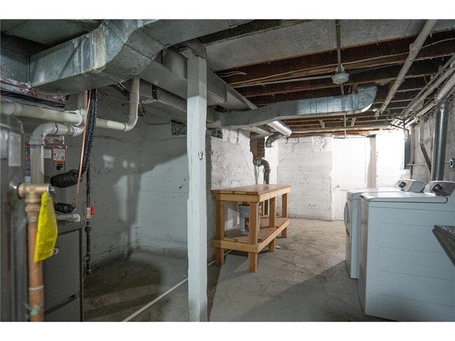 Building Photo - 608 7th Ave S