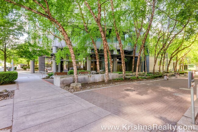 Building Photo - Luxury Downtown Living In The John Ross Building | 1 Bedroom | 1 Bathroom Condo | PDX's SW Water ...