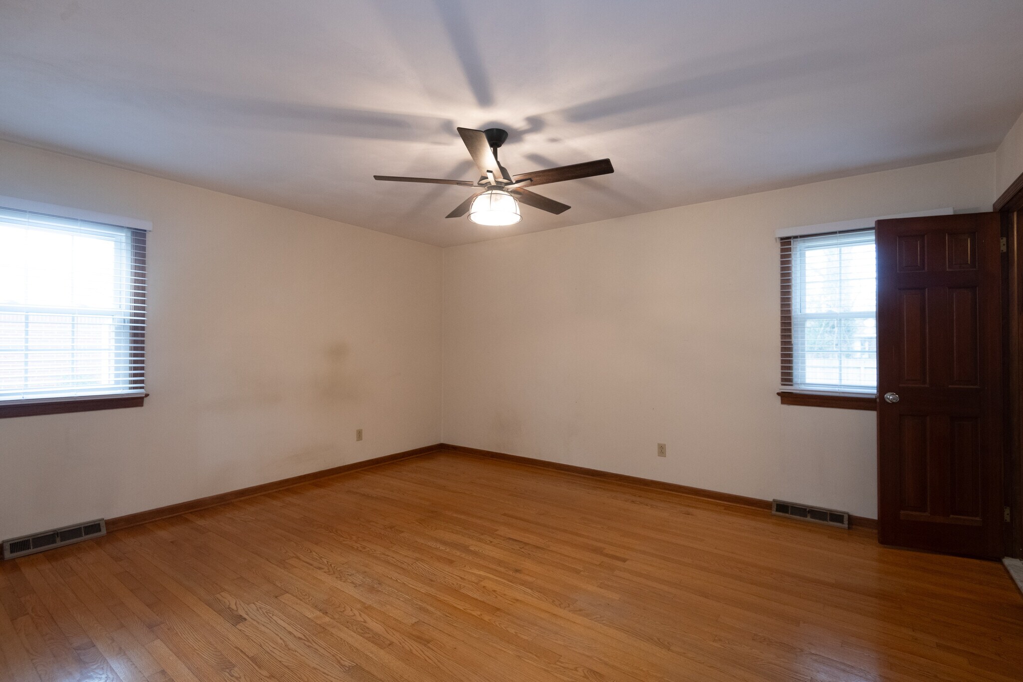 Building Photo - 561 Summit Ridge Dr