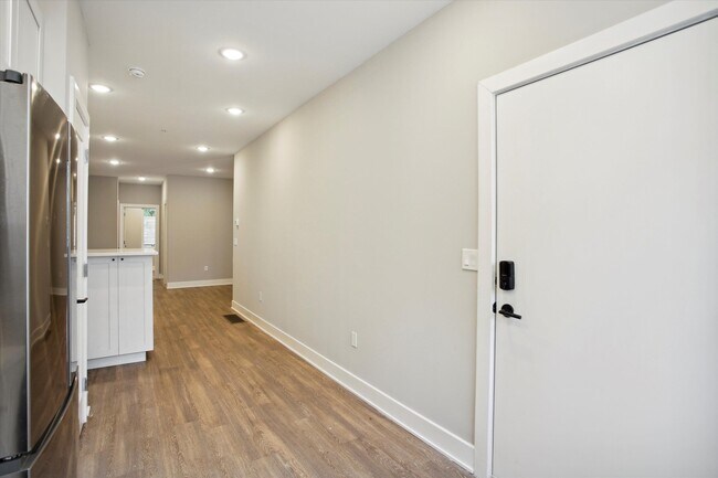 Building Photo - 1618 N Sydenham St