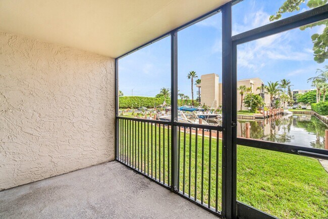 Building Photo - 17 Royal Palm Way