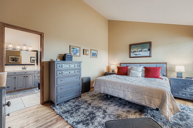 Building Photo - 776 Chimney Creek Dr