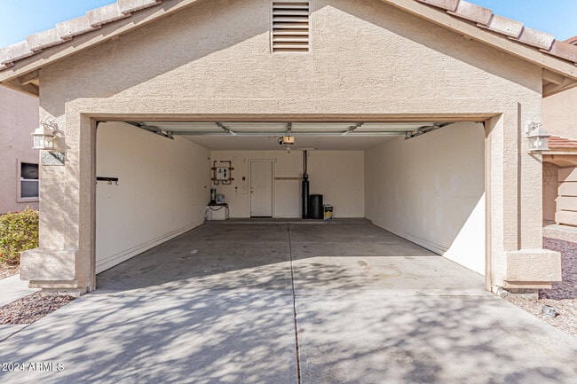 Building Photo - 22316 W Woodlands Ave