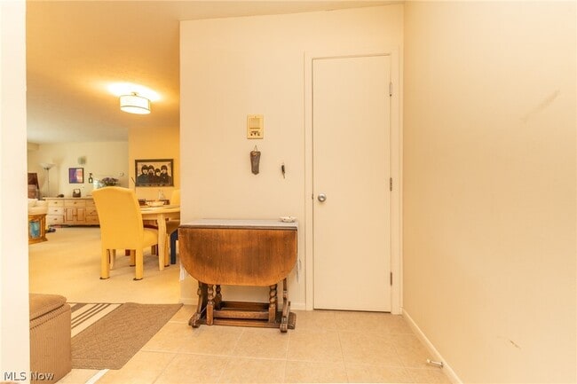 Building Photo - 2112 Acacia Park Dr