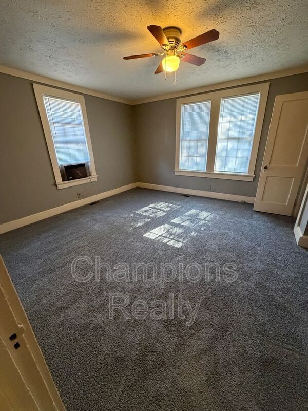 Building Photo - 2802 Pecan St