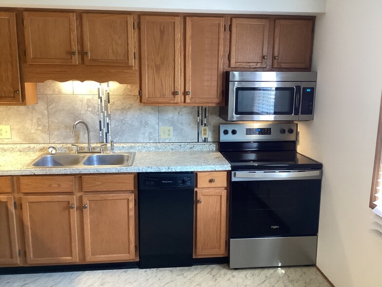 Kitchen - 106 Lori Ann Dr