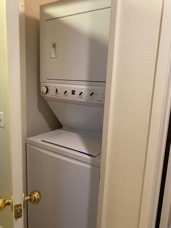 Building Photo - 26352 Arboretum Way