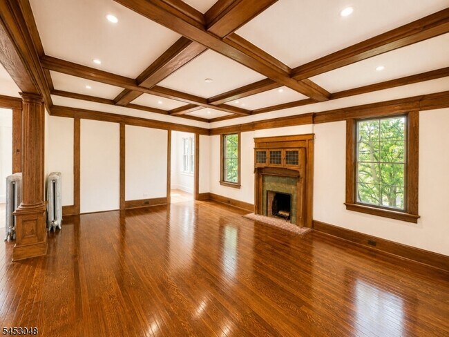 Building Photo - 2 Cloverhill Pl