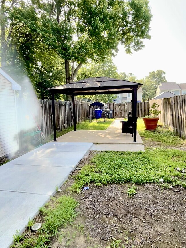Building Photo - 4194 Bluebird Dr